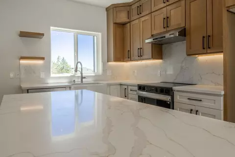 Kitchen - 4805 Alison Ln, Bishop, CA 93514 photo 4 of 6