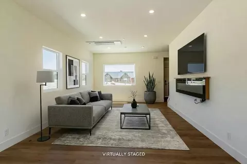 Living - 4805 Alison Ln, Bishop, CA 93514 photo 3 of 4