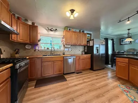 Kitchen - 70 Walker Pl, Benton, CA 93512 photo 1 of 2