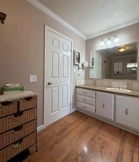 Bath - 70 Walker Pl, Benton, CA 93512 photo 1 of 4