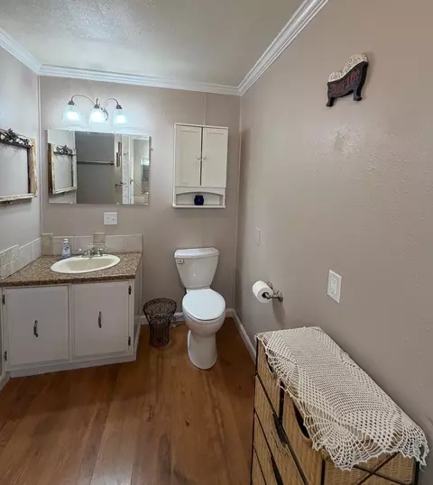 Bath - 70 Walker Pl, Benton, CA 93512 photo 2 of 4