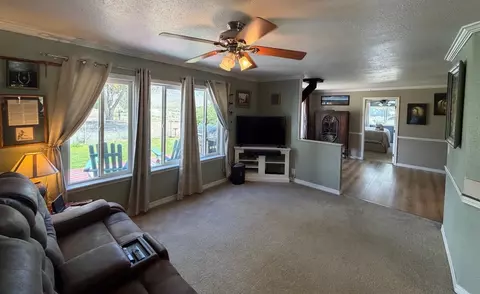 Living - 70 Walker Pl, Benton, CA 93512 photo 1 of 1