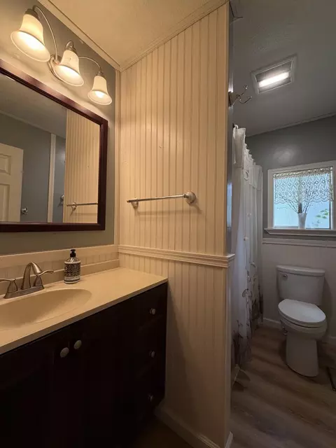 Bath - 70 Walker Pl, Benton, CA 93512 photo 4 of 4