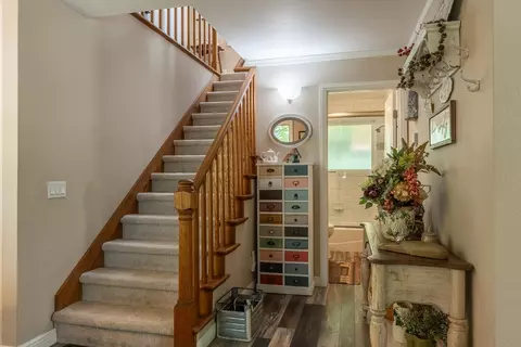 Entry Way - 53 Ocean Vw, Bishop, CA 93514 photo 1 of 2