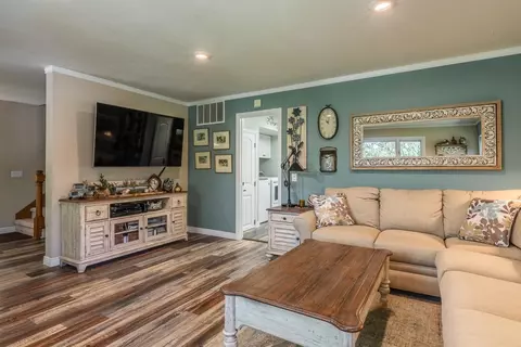 Living - 53 Ocean Vw, Bishop, CA 93514 photo 3 of 5