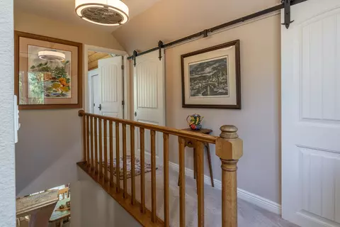 Entry Way - 53 Ocean Vw, Bishop, CA 93514 photo 2 of 2