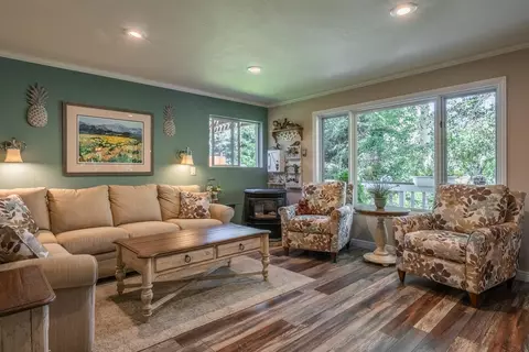 Living - 53 Ocean Vw, Bishop, CA 93514 photo 1 of 5