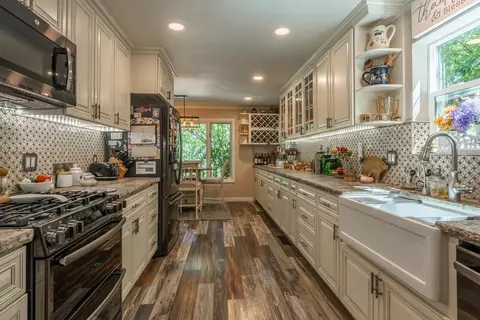 Kitchen - 53 Ocean Vw, Bishop, CA 93514 photo 1 of 3