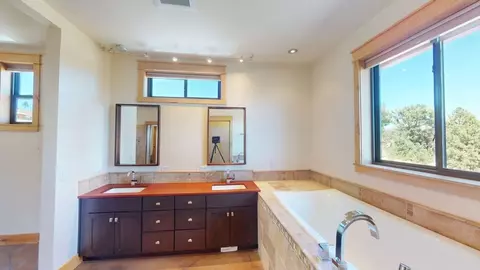Bath - 87 Moutain View Dr, Swall Meadows, CA 93514 photo 4 of 7