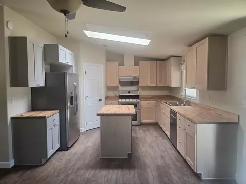 Kitchen - 990 Williams, Olancha, CA 93549 photo 2 of 2