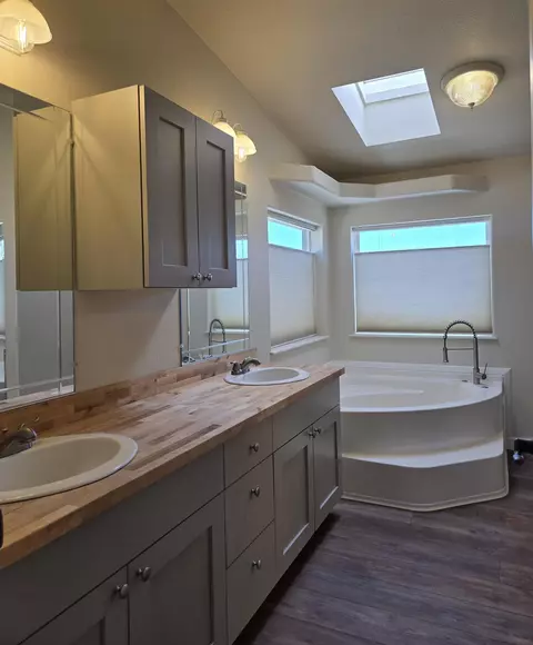Bath - 990 Williams, Olancha, CA 93549 photo 3 of 3