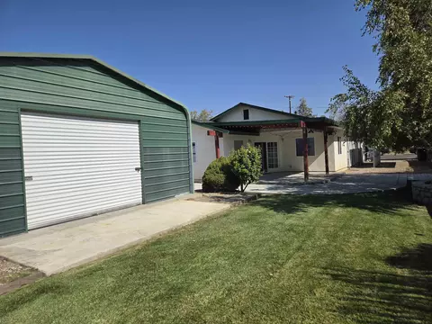 Exterior - 2078 Van Loon Dr, Bishop, CA 93514 photo 2 of 5