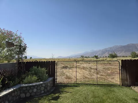 Exterior - 2078 Van Loon Dr, Bishop, CA 93514 photo 5 of 5
