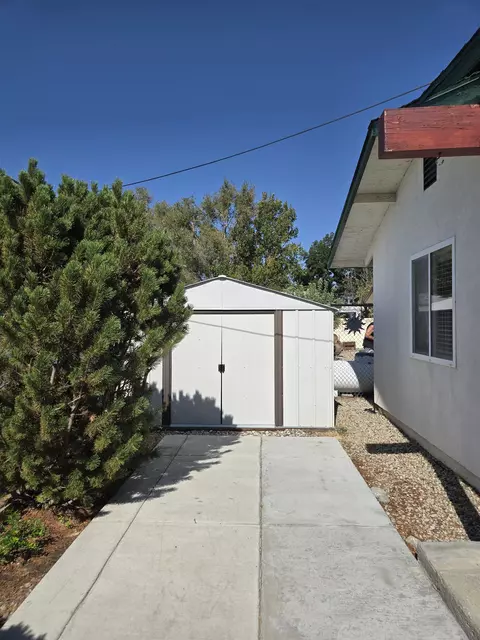 Exterior - 2078 Van Loon Dr, Bishop, CA 93514 photo 4 of 5