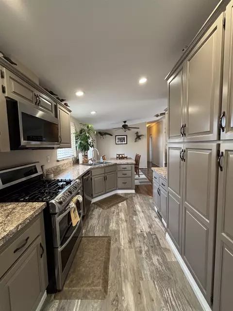 Kitchen - 37 Marianne Way, Big Pine, CA 93513 photo 2 of 2