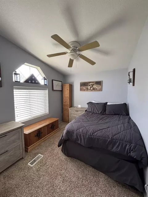Bedroom - 37 Marianne Way, Big Pine, CA 93513 photo 3 of 3