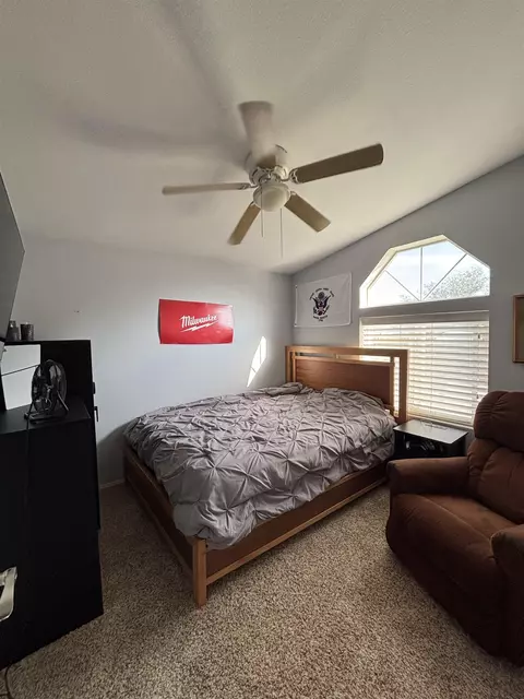 Bedroom - 37 Marianne Way, Big Pine, CA 93513 photo 2 of 3