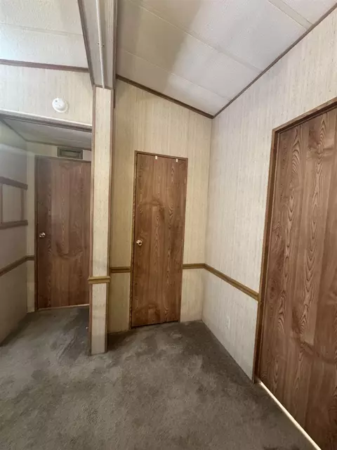 Entry Way - 191 Chase Ave, Bishop, CA 93514 photo 2 of 2