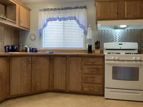 Kitchen - 191 Chase Ave, Bishop, CA 93514 photo 1 of 2
