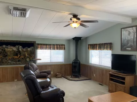 Living - 191 Chase Ave, Bishop, CA 93514 photo 1 of 2