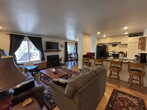 25 Lee Rd #127, Mammoth Lakes, CA 93546