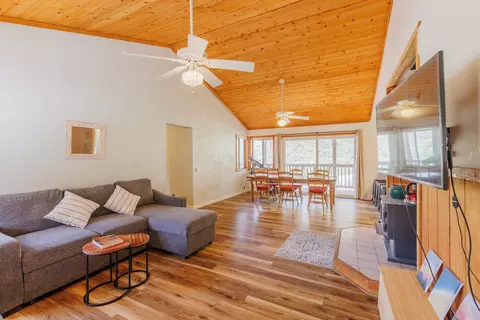 Living - 190 Alpine Dr, Bishop, CA 93514 photo 3 of 5