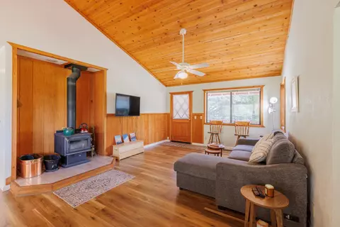 Living - 190 Alpine Dr, Bishop, CA 93514 photo 1 of 5
