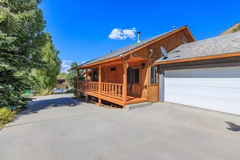 Exterior - 190 Alpine Dr, Bishop, CA 93514 photo 2 of 11