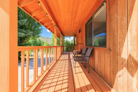 Exterior - 190 Alpine Dr, Bishop, CA 93514 photo 4 of 11