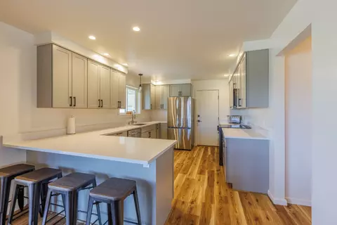 Kitchen - 190 Alpine Dr, Bishop, CA 93514 photo 1 of 2