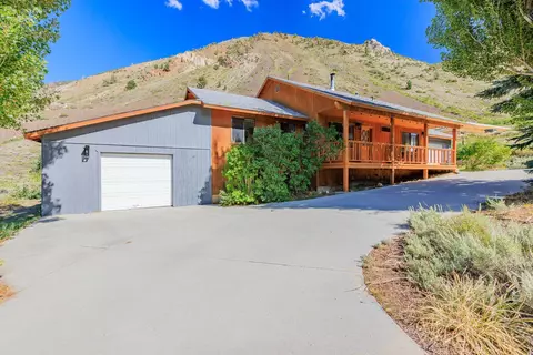 Exterior - 190 Alpine Dr, Bishop, CA 93514 photo 3 of 11