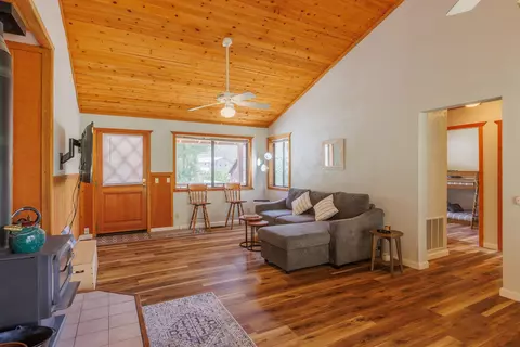 Living - 190 Alpine Dr, Bishop, CA 93514 photo 5 of 5