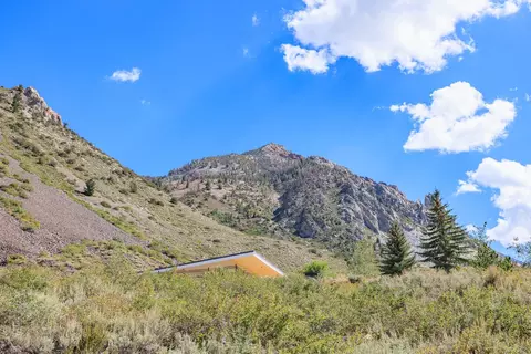 Exterior - 190 Alpine Dr, Bishop, CA 93514 photo 9 of 11