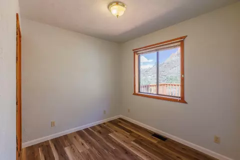 Bedroom - 190 Alpine Dr, Bishop, CA 93514 photo 2 of 4