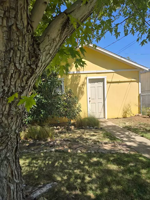 Exterior - 230 N Webster, Independence, CA 93526 photo 7 of 10