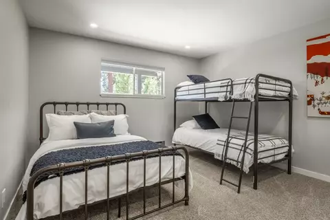 Bedroom - 114 Rainbow Ln, Mammoth Lakes, CA 93546 photo 5 of 6