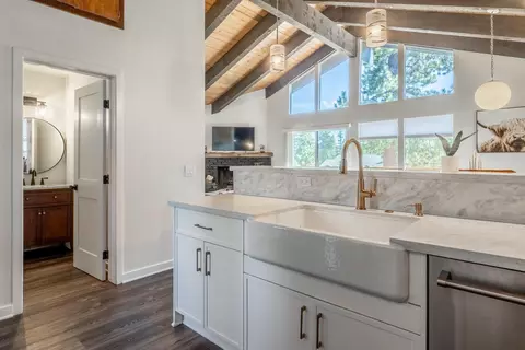 Kitchen - 114 Rainbow Ln, Mammoth Lakes, CA 93546 photo 5 of 5