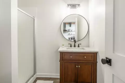 Bath - 114 Rainbow Ln, Mammoth Lakes, CA 93546 photo 3 of 3