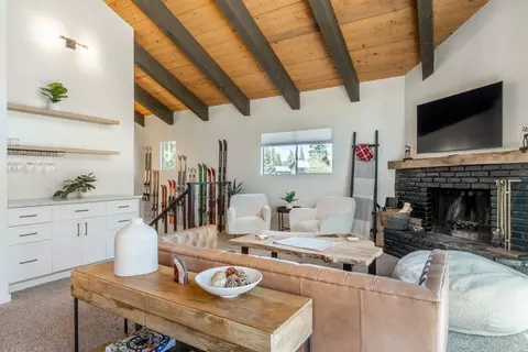 Living - 114 Rainbow Ln, Mammoth Lakes, CA 93546 photo 4 of 8