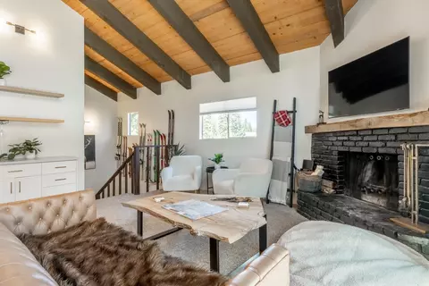 Living - 114 Rainbow Ln, Mammoth Lakes, CA 93546 photo 2 of 8