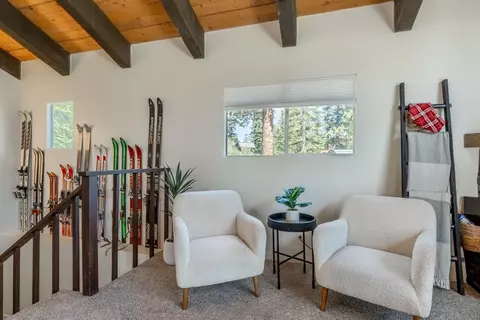 Living - 114 Rainbow Ln, Mammoth Lakes, CA 93546 photo 3 of 8