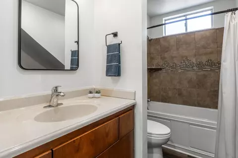 Bath - 114 Rainbow Ln, Mammoth Lakes, CA 93546 photo 1 of 3