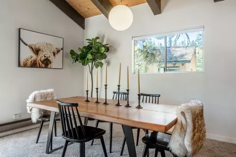Dining - 114 Rainbow Ln, Mammoth Lakes, CA 93546 photo 2 of 3
