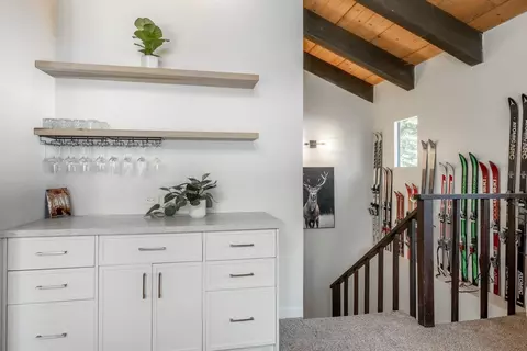 Entry Way - 114 Rainbow Ln, Mammoth Lakes, CA 93546 photo 3 of 3