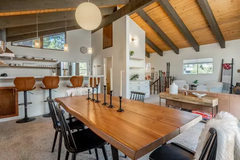 Dining - 114 Rainbow Ln, Mammoth Lakes, CA 93546 photo 1 of 3