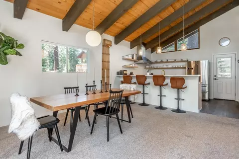 Dining - 114 Rainbow Ln, Mammoth Lakes, CA 93546 photo 3 of 3