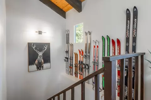Entry Way - 114 Rainbow Ln, Mammoth Lakes, CA 93546 photo 1 of 3
