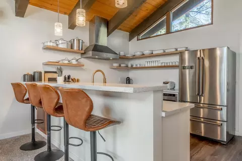 Kitchen - 114 Rainbow Ln, Mammoth Lakes, CA 93546 photo 2 of 5