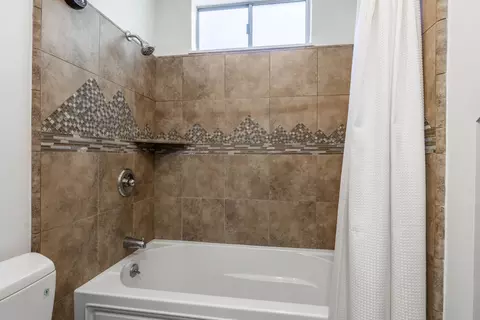 Bath - 114 Rainbow Ln, Mammoth Lakes, CA 93546 photo 2 of 3
