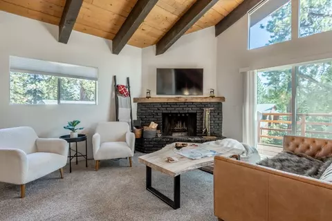 Living - 114 Rainbow Ln, Mammoth Lakes, CA 93546 photo 5 of 8